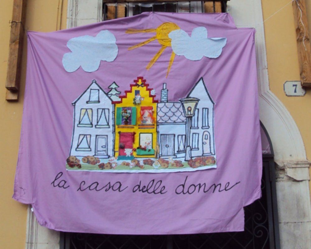 29 aprile 2015 L&#039;Aquila La Provincia e Il Comune dell&#039;Aquila firmano la convenzione per la realizzazione della Casa delle donne