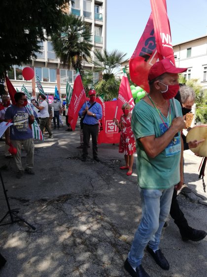 Pescara 23 luglio 2020: il presidio davanti all&#039;Assessorato alla sanità della Regione Abruzzo