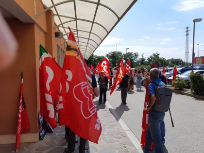 Per una sanità veramente universale: presidio Cgil, FP Cgil, Spi Cgil all&#039;Aquila