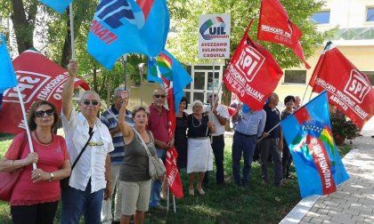 30 luglio 2015 L&#039;Aquila Presidio unitario sindacati pensionati davanti al Comune